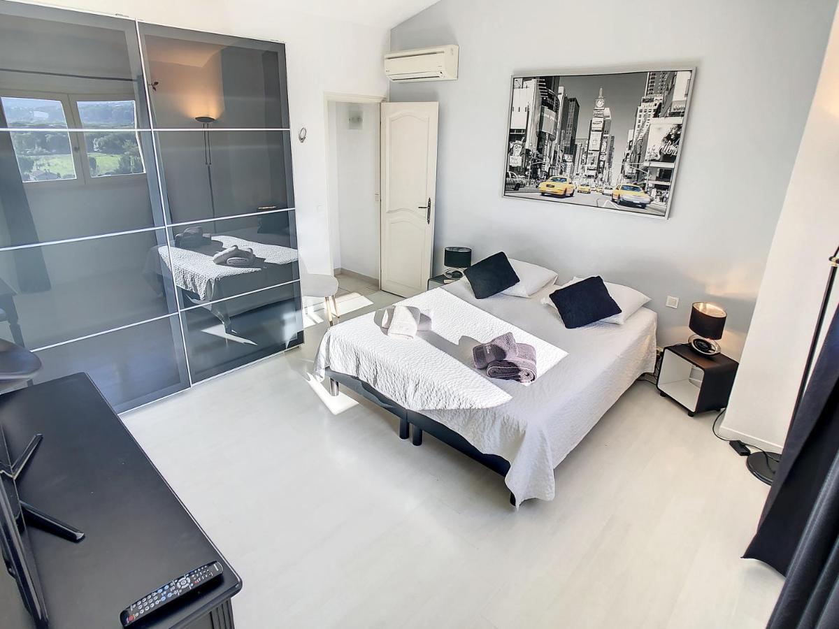 3 Bedrooms Villa near Cannes - Pool&Jacuzzi - Sea View Mandelieu Esterno foto
